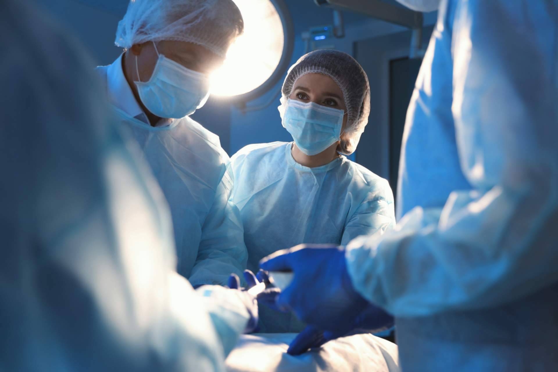 La cirugía de reducción de pecho puede ayudar a mejorar la calidad de vida, con A2Clinic