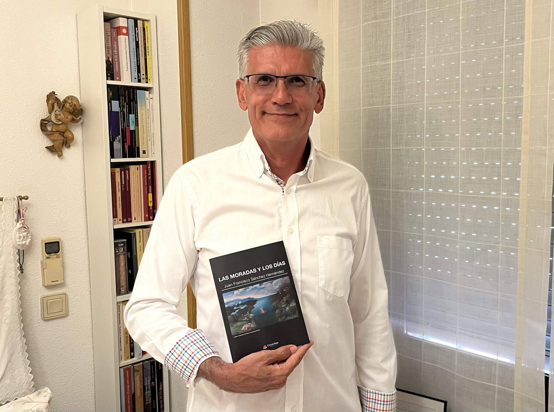 Juan Francisco Sánchez Hernández; El clasicismo y la vida contemporánea se dan la mano en Las moradas y los días
