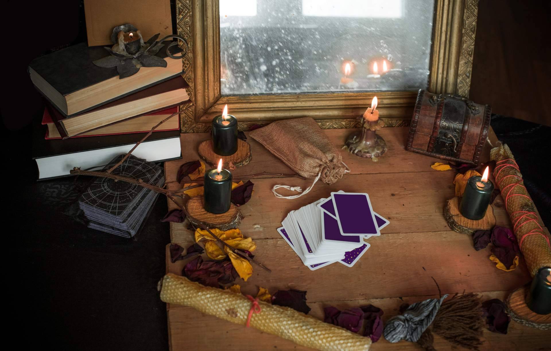 Gloria Santera; la vidente y tarotista del amor que lidera el tarot económico en España